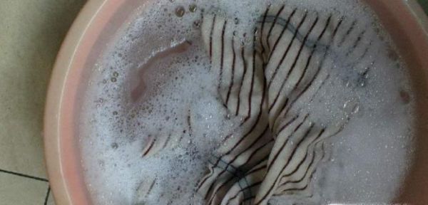 衣服被染色了怎么办，怎么让衣服还原