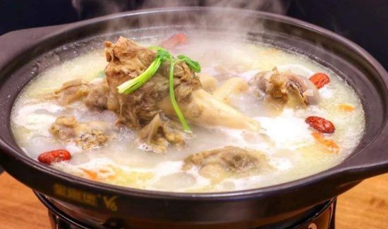 喝完羊汤能吃西瓜吗