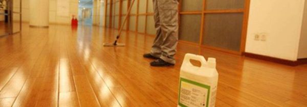 地面尿骚味怎么去除