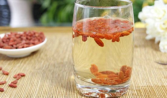 枸杞子泡红茶喝的害处