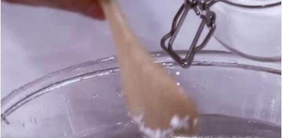 如何清洗干净小龙虾？