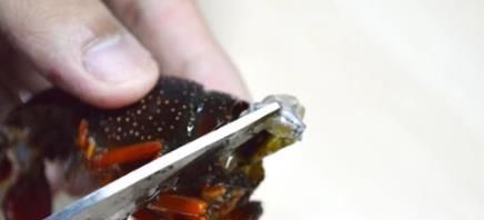 如何清洗干净小龙虾？