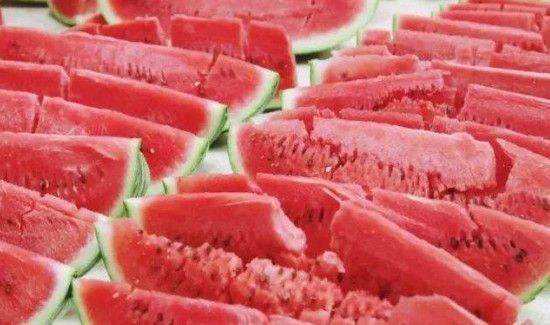 可乐和西瓜一起吃会拉肚子吗