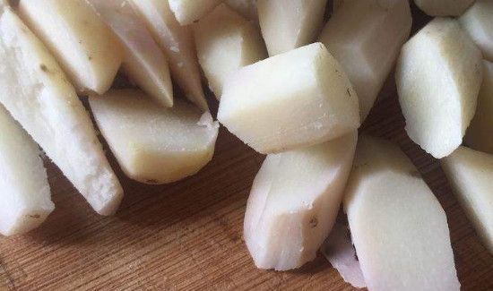 山药削皮后发紫还能吃吗