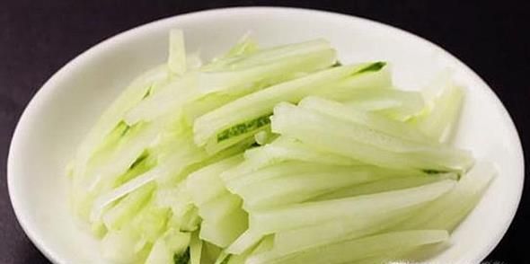 黄瓜如何切成菱形 黄瓜的切法