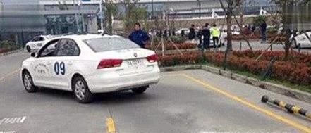 驾照科目二考什么