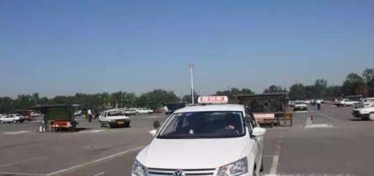 驾照科目二考什么
