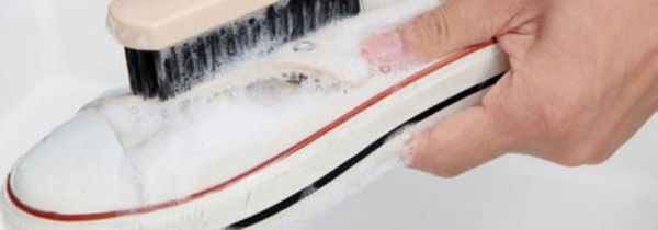 鞋子上面的黄斑怎么去除