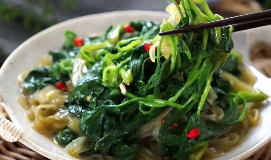 鱼和菠菜能同时一起吃吗