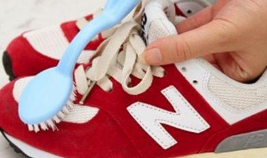 鞋子上面的黄斑怎么去除