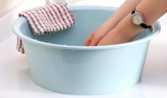 李子汁弄衣服上怎么办