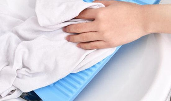 李子汁弄衣服上怎么办