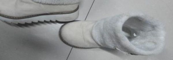 鞋被雨水泡了特别臭怎么办