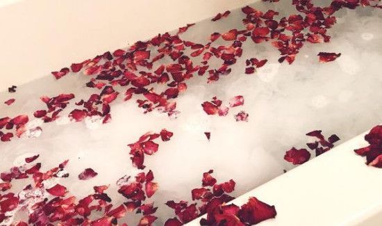 牛奶浴泡澡的好处与功效