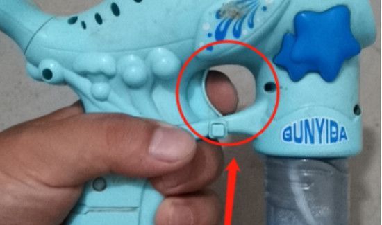 泡泡机怎么使用