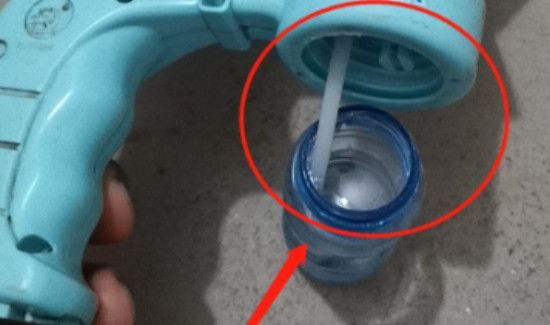 泡泡机怎么使用