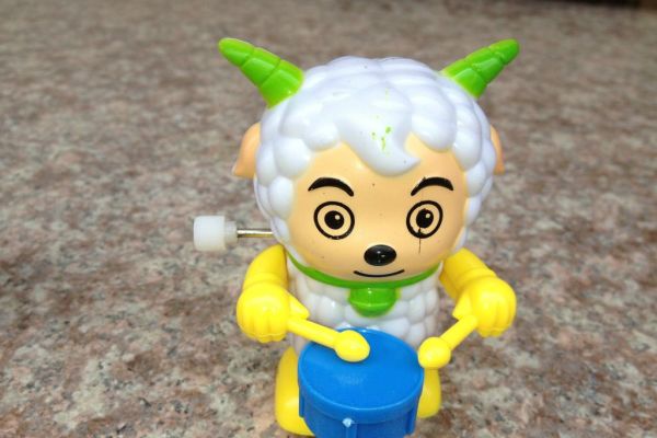 装发条的玩具为什么会动？