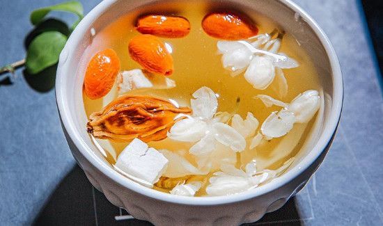 百合泡水喝禁忌