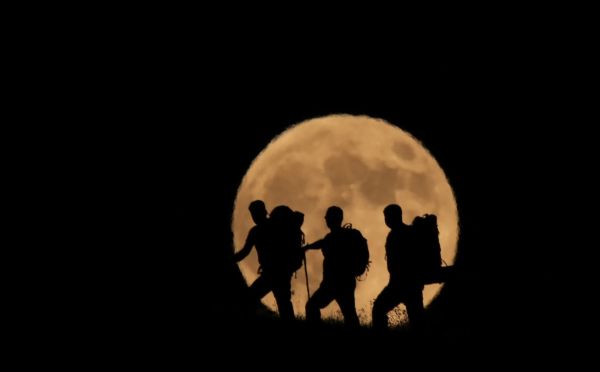 月亮为什么会跟着人走?