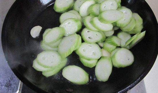 丝瓜要焯水吗