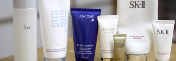 化妆品放行李箱里可以托运吗