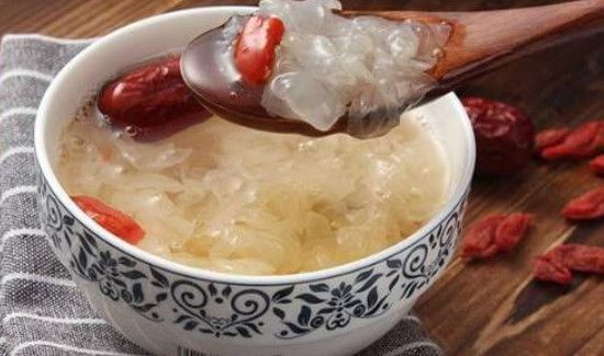 银耳可以用热水泡发吗