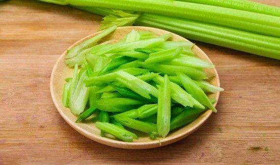 芹菜炒肉芹菜要焯水吗