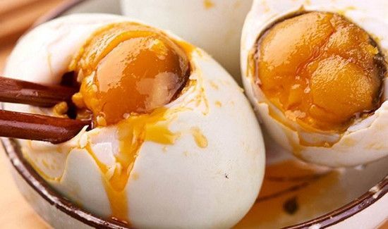 咸鸭蛋蛋白发黄能吃吗