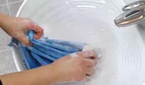 红酒可以去油渍吗