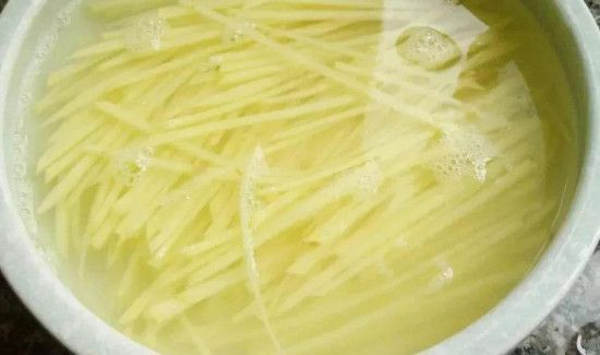 土豆切了变黑可以吃吗