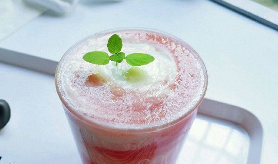 西瓜和酸奶可以一起榨汁吗