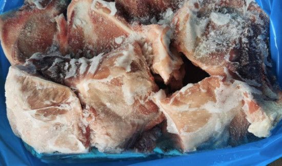 肉放冰箱发绿还能吃吗