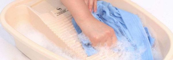 衣服上玻璃胶怎么洗掉