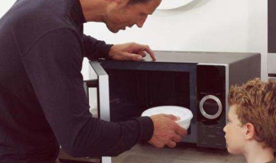 塑料外包装可以放进微波炉加热吗