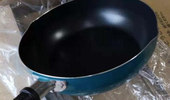 不粘锅涂层烧黑焦了还能用吗