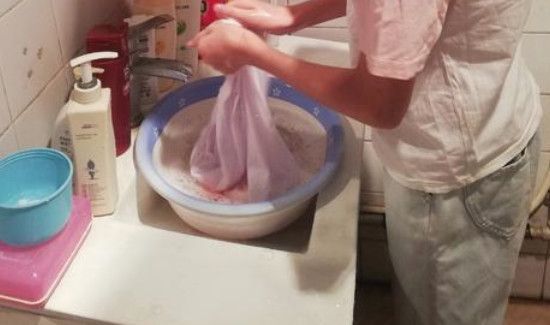 红酒能洗掉衣服上的油渍吗