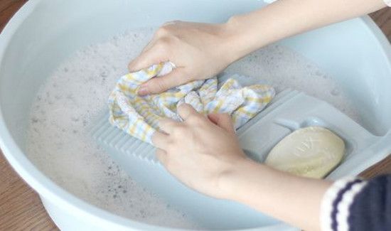 白衣服发黄用什么可以洗