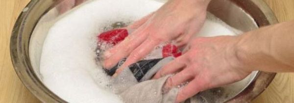 白衣服发黄用什么可以洗