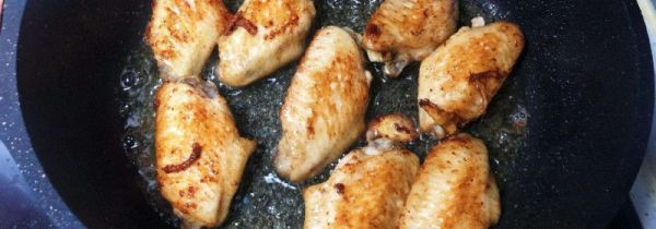 煎鸡翅怎么不粘锅窍门