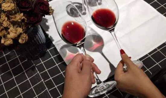 红酒和雪碧能一起喝吗