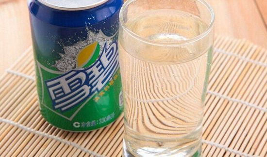 红酒和雪碧能一起喝吗