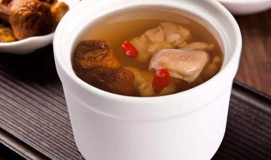 松茸炖鸡放一晚上可以吃吗