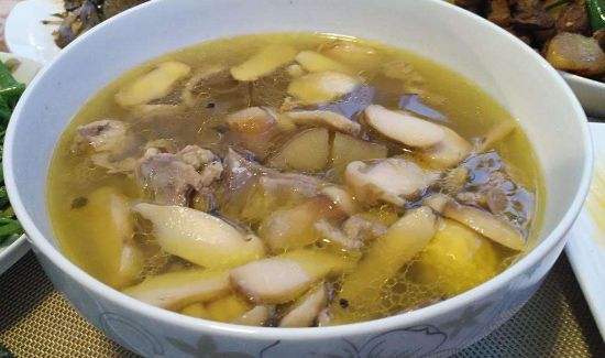 松茸炖鸡放一晚上可以吃吗