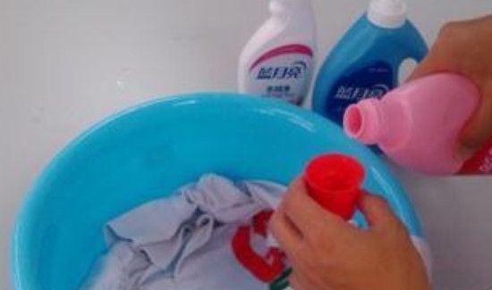 辣椒油弄到白色衣服怎么洗