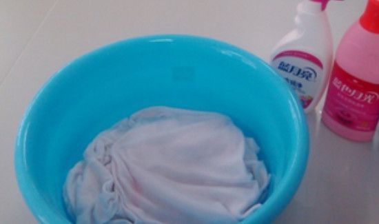 辣椒油弄到白色衣服怎么洗