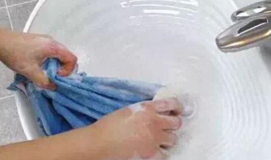 衣服上油漆干了怎么洗掉