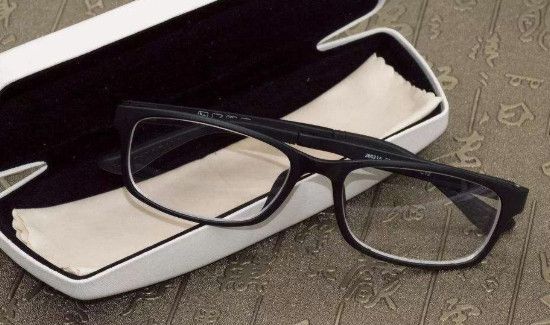 眼镜发黄了用什么清洗