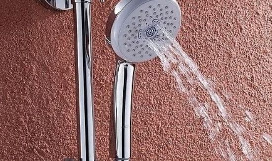 热水器水黄可以洗澡吗