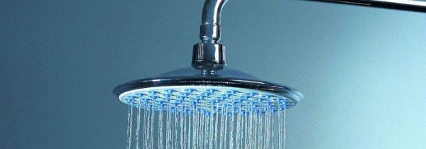 热水器水黄可以洗澡吗