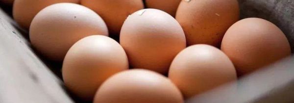 鸡蛋黄黏住鸡蛋壳是坏了吗